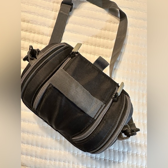 Case Logic Medium Camera Bag Case w/shoulder strap - Picture 2 of 8